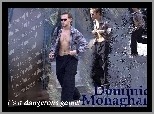 Dominic Monaghan,rozpita koszula, okulary