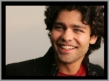 Umiechnity, Adrian Grenier