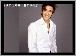 Adrien Brody, Biała, Koszula, Uśmiech