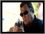 Aktor, Steven Seagal, Okulary, Pistolet