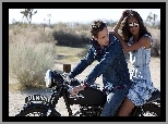 Motor, Brunetka, Okulary, Moda, Styl, Jeans, Mężczyzna