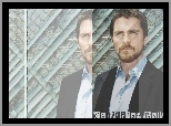 Christian Bale,czarna marynarka, niebieska koszula