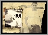 David Boreanaz,biały t-shirt, pasek
