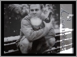Dominic Monaghan,butelka, śnieg
