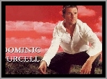Dominic Purcell,biała koszula, jeansy