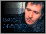 Gary Oldman,niebieskie oczy, wąsy