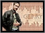 Gerard Butler,czarna kurtka