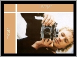 Heath Ledger,jasne włosy, aparat