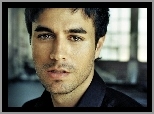 Enrique Iglesias, Zarost