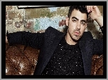 Joe Jonas, Marynarka, Kanapa