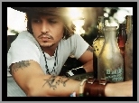 Johnny Depp, Butelki, Kapelusz