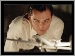 Leonardo DiCaprio,biała koszula