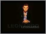 Leonardo DiCaprio,niebieska koszula