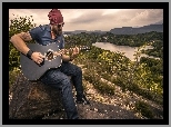 Mężczyzna, Gitara, Rzeka, Rośliny, Kamień