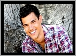 Taylor Lautner, Uśmiech, Koszula