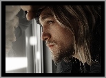 Zamyślony, Mężczyzna, Charlie Hunnam