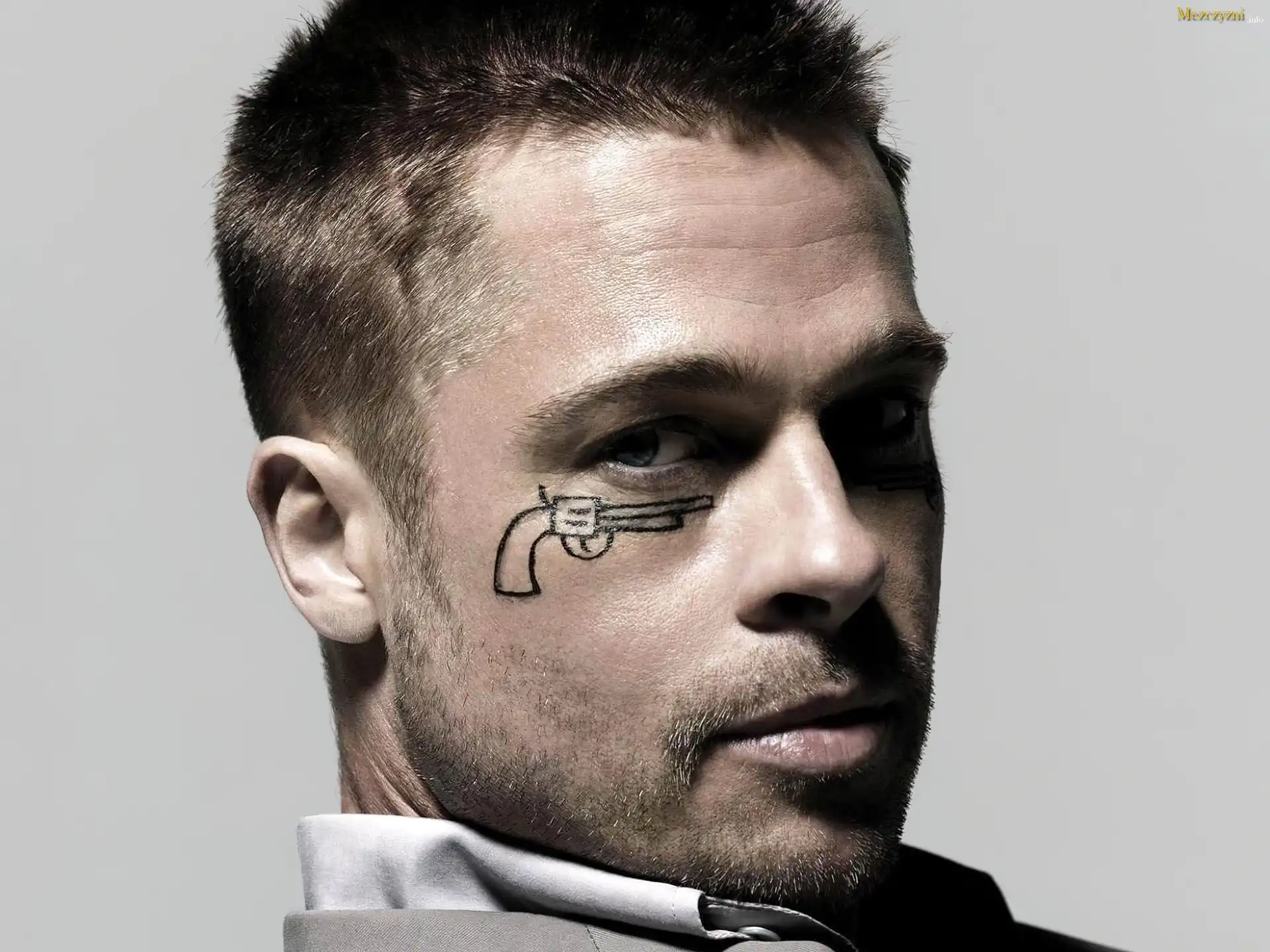 Brad Pitt, Tatuaż, Zarost
66
+