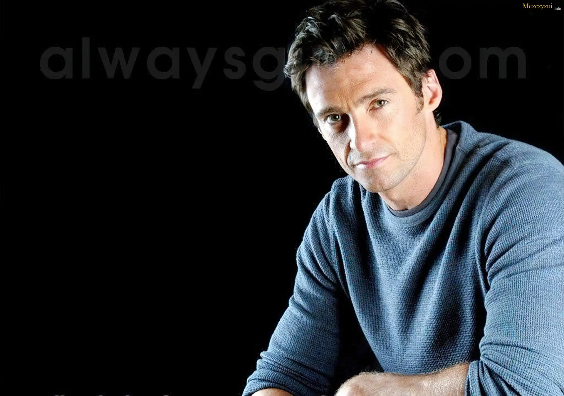 Hugh Jackman,niebieska bluzka
