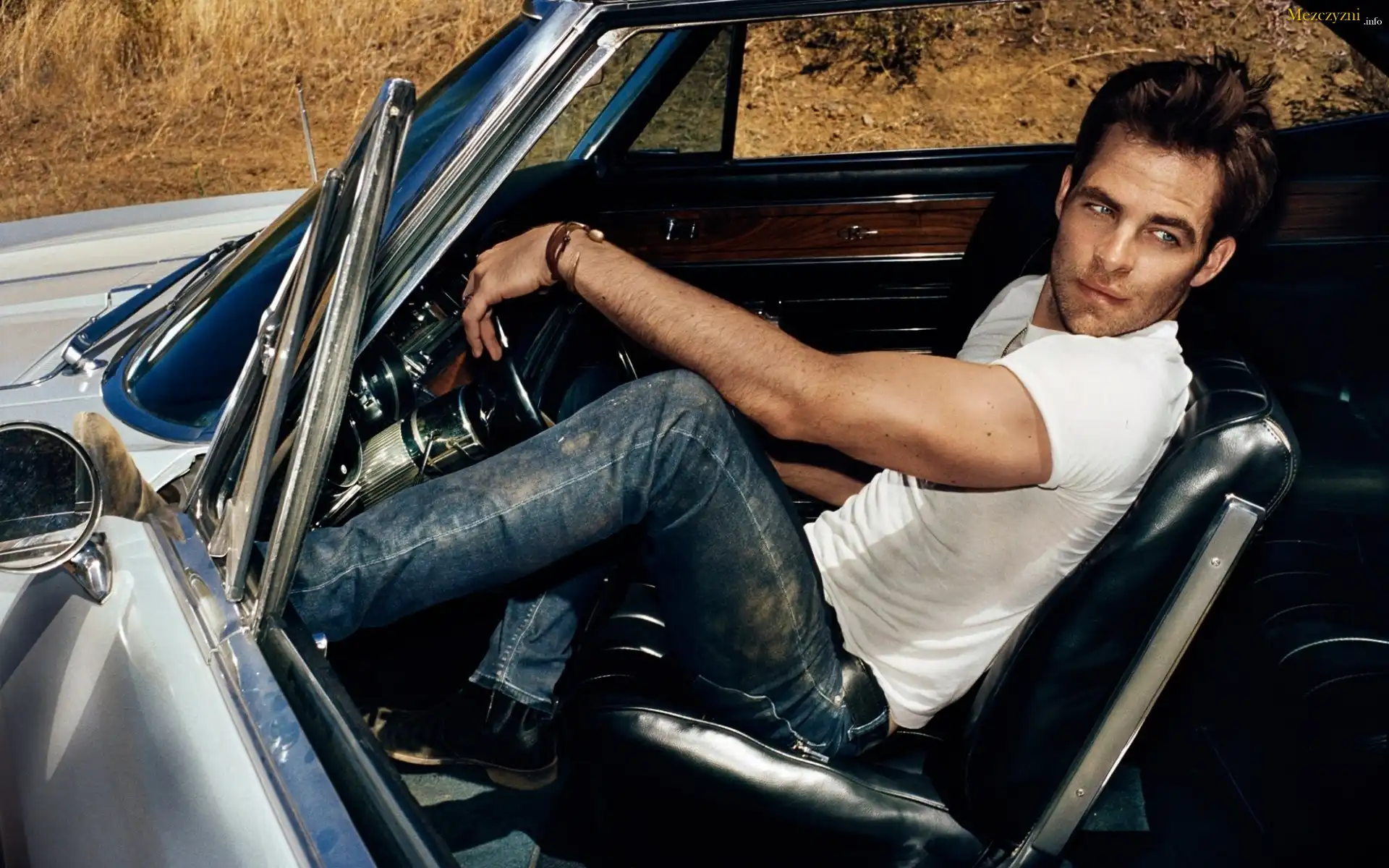 Mężczyzna, Chris Pine, Aktor, Samochód, Dżinsy