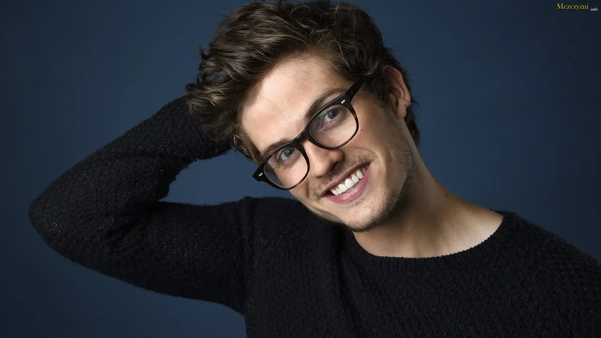 Mężczyzna, Daniel Sharman, Aktor, Uśmiech, Okulary