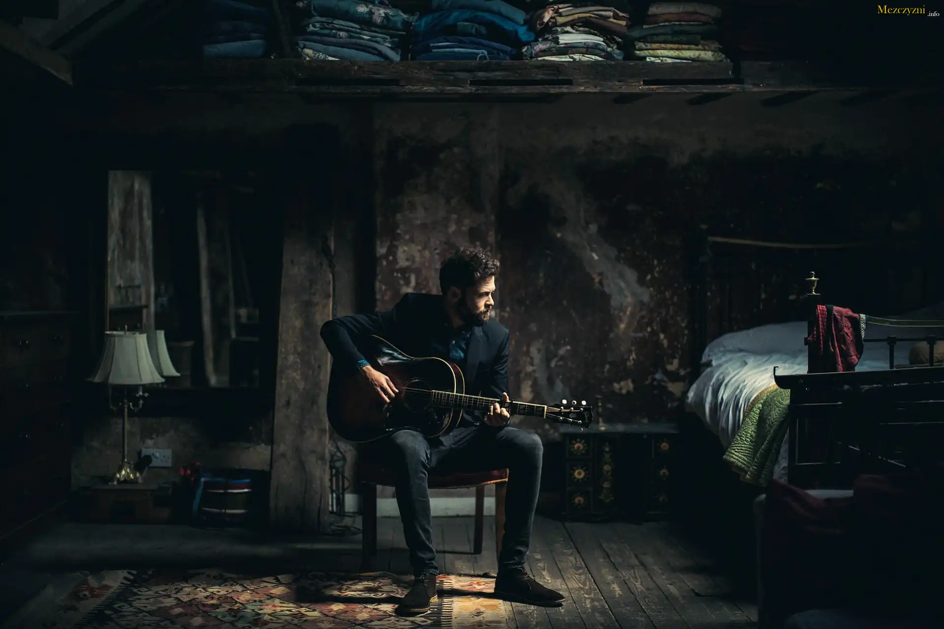 Mike Rosenberg, Piosenkarz, Gitara, Wnętrze