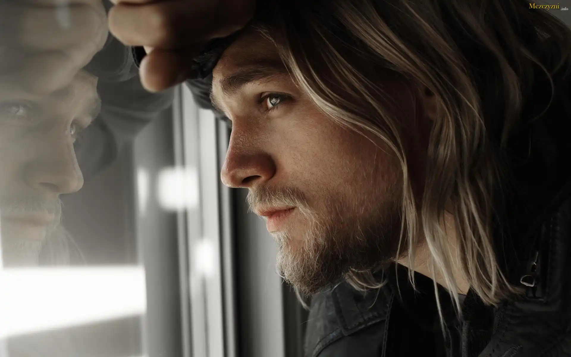 Zamyślony, Mężczyzna, Charlie Hunnam